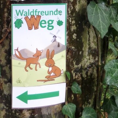 Hinweisschild Waldfreundeweg