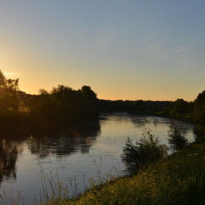 Blick über die Weser bei Sonnenaufgang